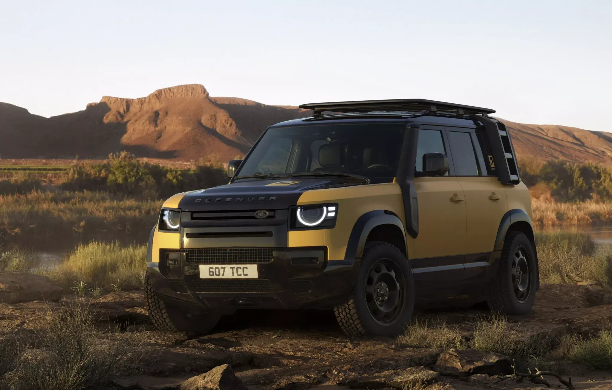 Phiên bản Land Rover Defender động cơ xăng đang được phân phối.