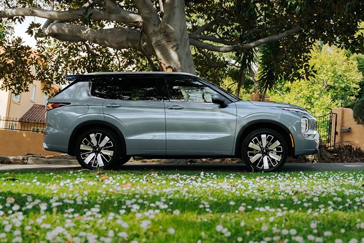Mitsubishi Outlander mới sắp trở lại Việt Nam cạnh tranh Honda CR-V - 2