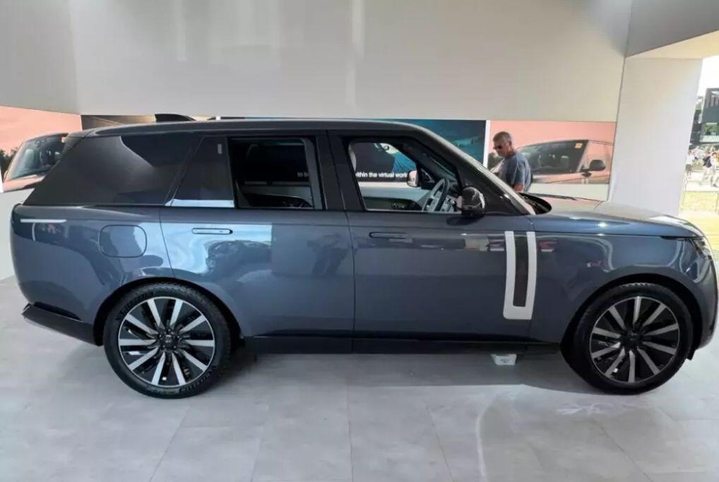 rr-3-1788849812-506-width1018height683 Range Rover phiên bản thuần điện Electric ra mắt toàn cầu - 2