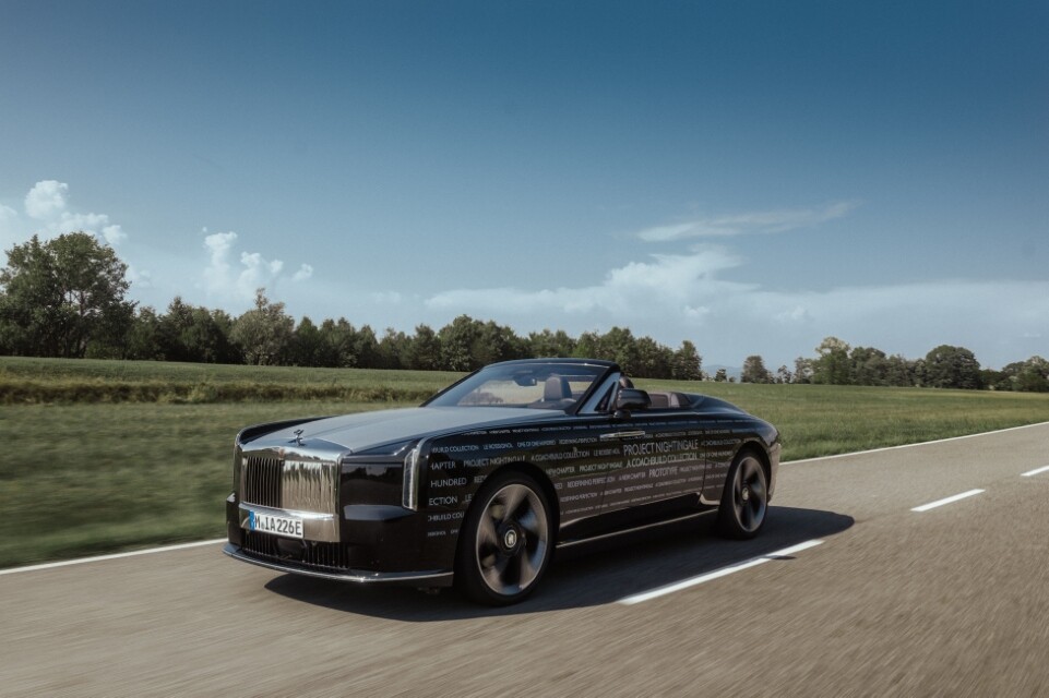 Project Nightingale là mẫu xe Coachbuild mui trần thuần điện đặc biệt của Rolls-Royce.