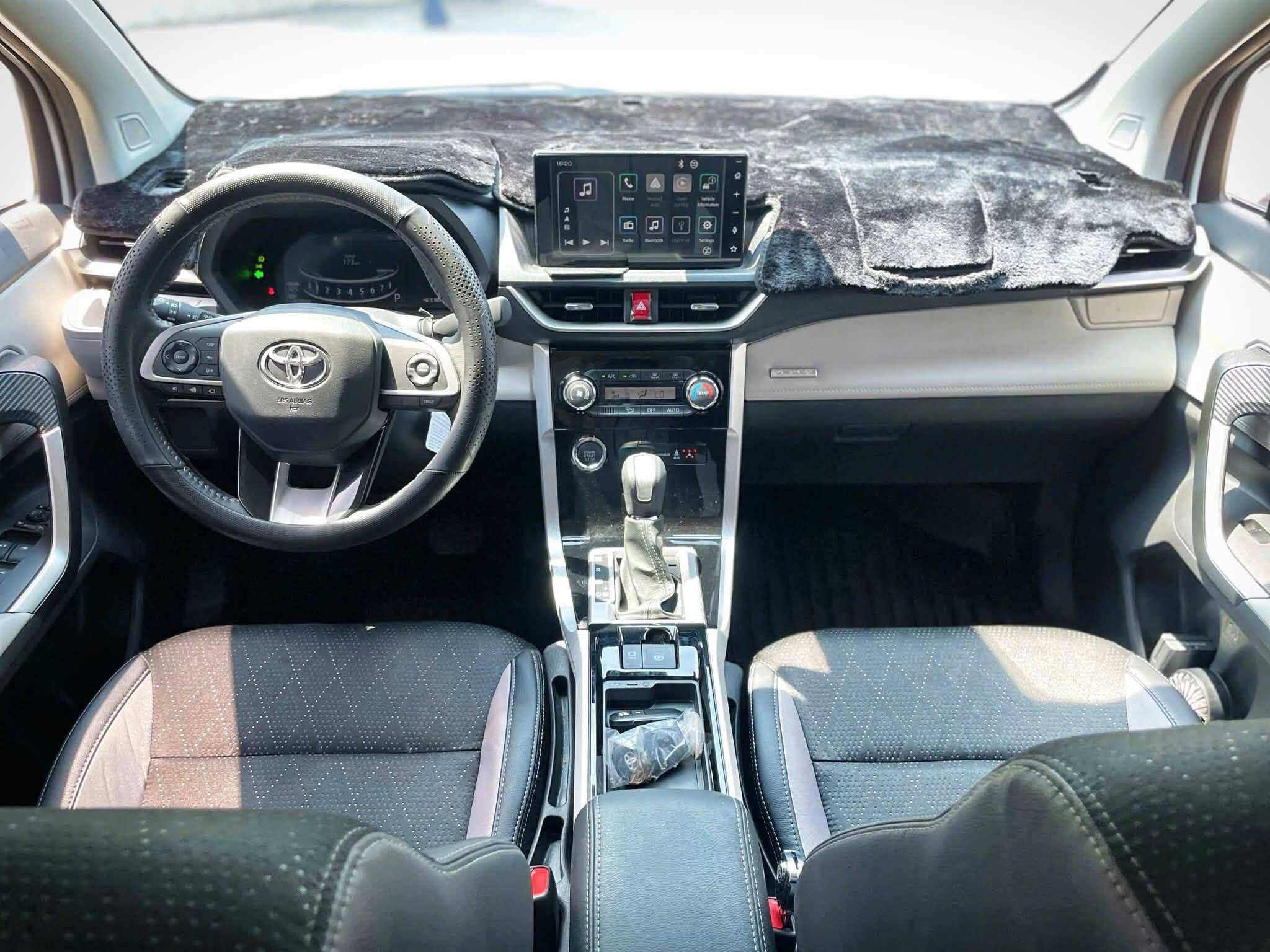 v-1-1789125751-55-width2048height1536 Veloz Cross còn hưởng lợi từ thương hiệu Toyota và tâm lý chuộng xe Nhật.