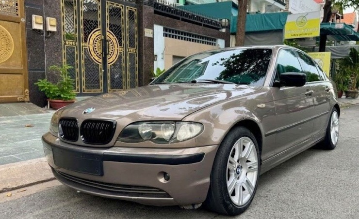1792070462-cfe61b212b-bd8f6777-542d-451f-9a00-d91ad1-4711-width740height453 BMW 325i E46 đời 2004. Ảnh: Đinh Trọng.