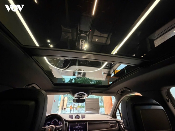 1792347469-011bf32362-vov-porsche-macan-vang-29-width740height555 Ngắm bộ đôi Porsche Macan "độc bản" được sơn tại Việt Nam - 11