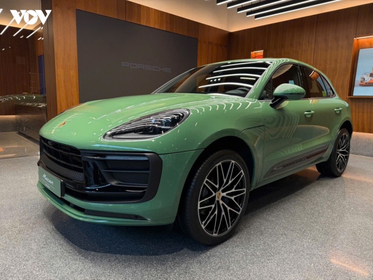 1792347471-5e1dfc2ddd-vov-porsche-macan-xanh-47-width740height555 Ngắm bộ đôi Porsche Macan "độc bản" được sơn tại Việt Nam - 17