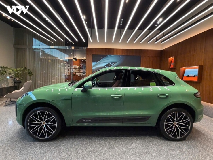 1792347472-918bbc574d-vov-porsche-macan-xanh-31-width740height555 Ngắm bộ đôi Porsche Macan "độc bản" được sơn tại Việt Nam - 18
