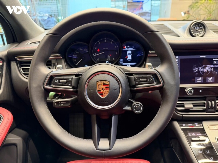 1792347475-6b44a617b5-vov-porsche-macan-xanh-10-width740height555 Ngắm bộ đôi Porsche Macan "độc bản" được sơn tại Việt Nam - 25
