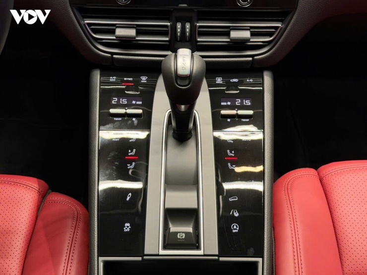 1792347476-5a7c13f5ea-vov-porsche-macan-xanh-7-width740height555 Ngắm bộ đôi Porsche Macan "độc bản" được sơn tại Việt Nam - 27