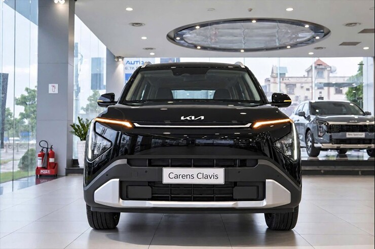 Ảnh thực tế Kia Carens Clavis tại đại lý, giá từ 639 triệu đồng - 2