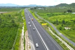 Dừng xử phạt xe chạy chậm trên các đoạn cao tốc đường dốc