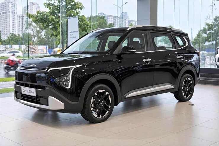 Ảnh thực tế Kia Carens Clavis tại đại lý, giá từ 639 triệu đồng - 1