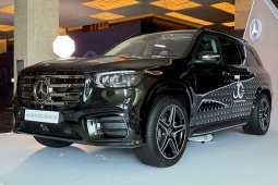 av-1761499308-943-width740height495 Chi tiết Mercedes-Benz GLS bản kỷ niệm 30 năm, giá 6 tỷ đồng