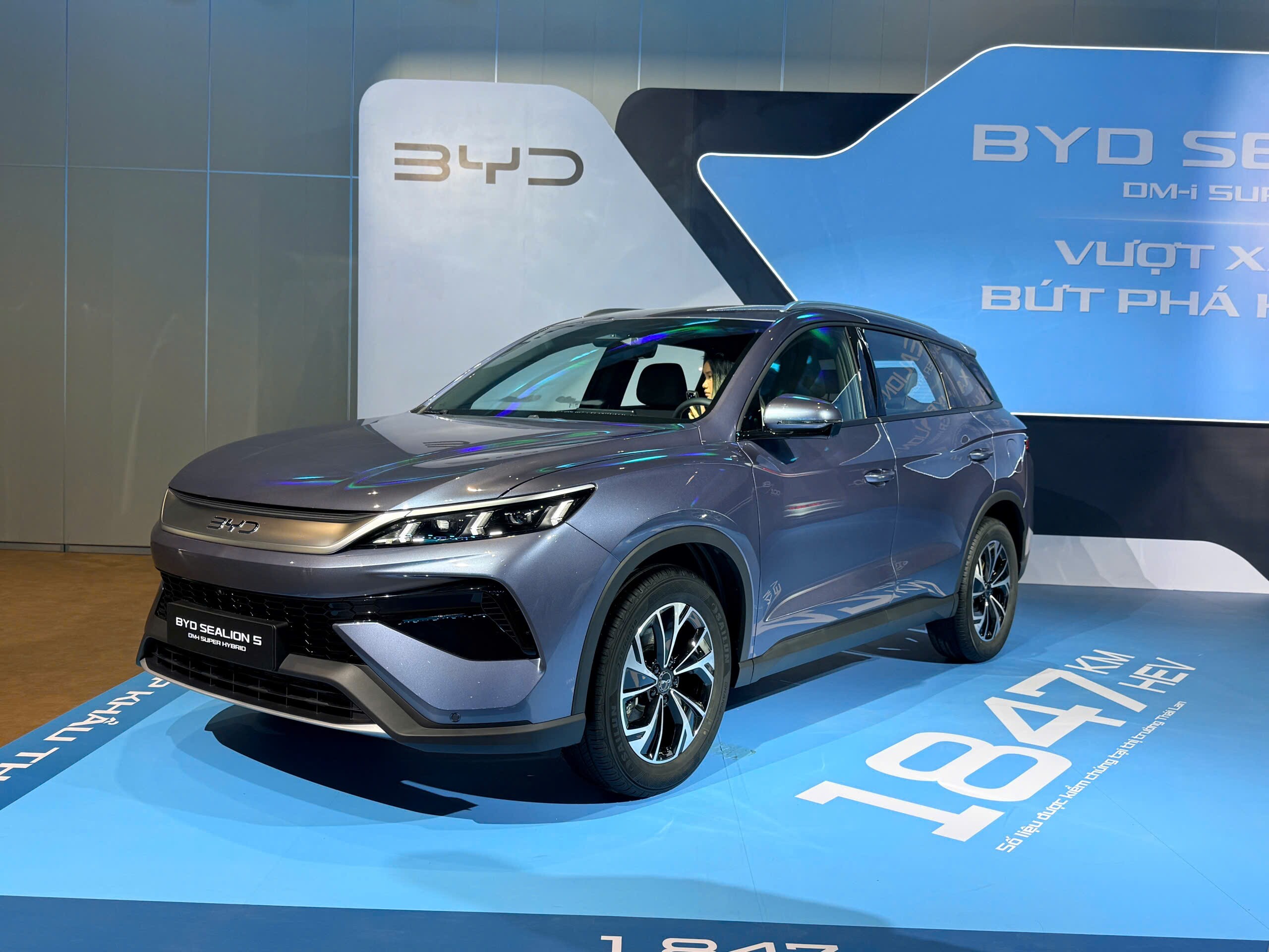 byd-3-1792578986-524-width2560height1920 BYD Sealion 5 có kích thước dài x rộng x cao lần lượt là: 4.735 x 1.860 x 1.710 mm.