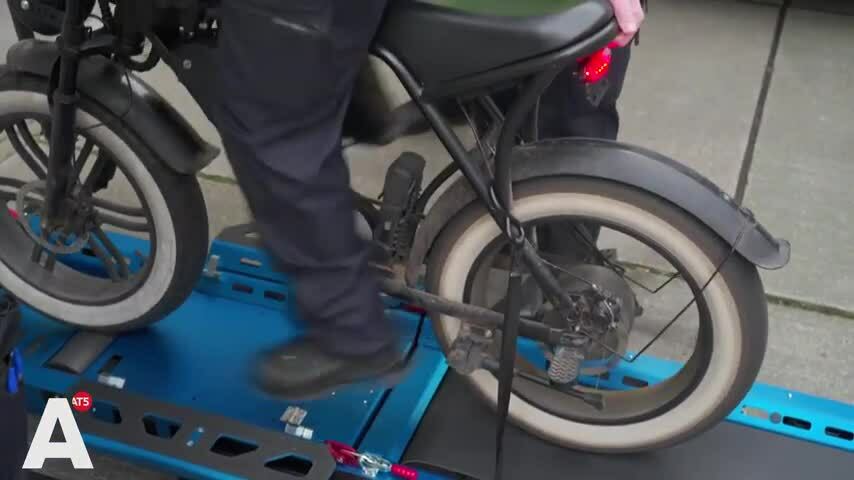 Cách nước Anh 'trị' xe điện độ chế