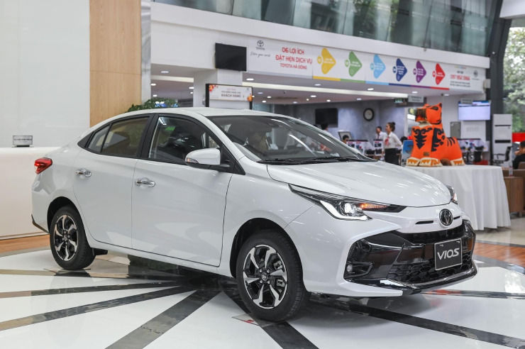 chi-them-vai-chuc-trieu-mua-sedan-b-so-tu-dong-lai-moi-tiet-kiem-duoc-tien-ty-vios1-1793093661-795-width740height492 Toyota Vios là một lựa chọn tiêu biểu trong nhóm sedan hạng B, với cả bản số sàn và số tự động để khách hàng cân nhắc theo ngân sách