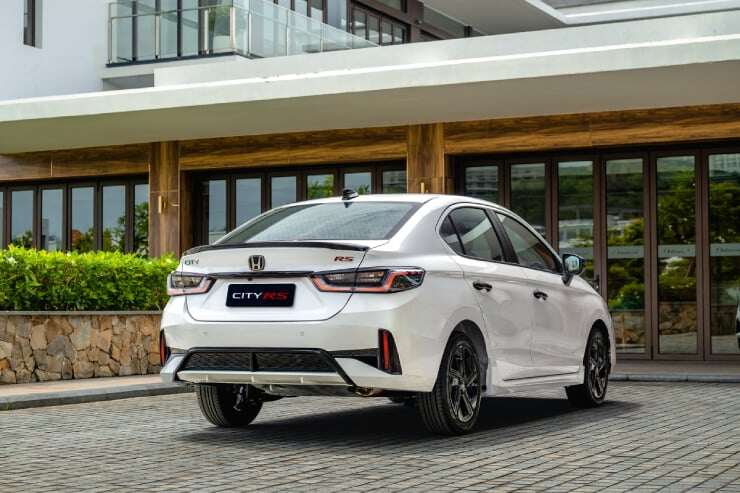 day-la-nhung-dong-sedan-binh-dan-cuc-hut-khach-hien-nay-20bb5c79-81d4-49e8-953f-c785fe91889d-1792208381-444-width740height493 Đây là những mẫu sedan bình dân cực hút khách hiện nay - 8