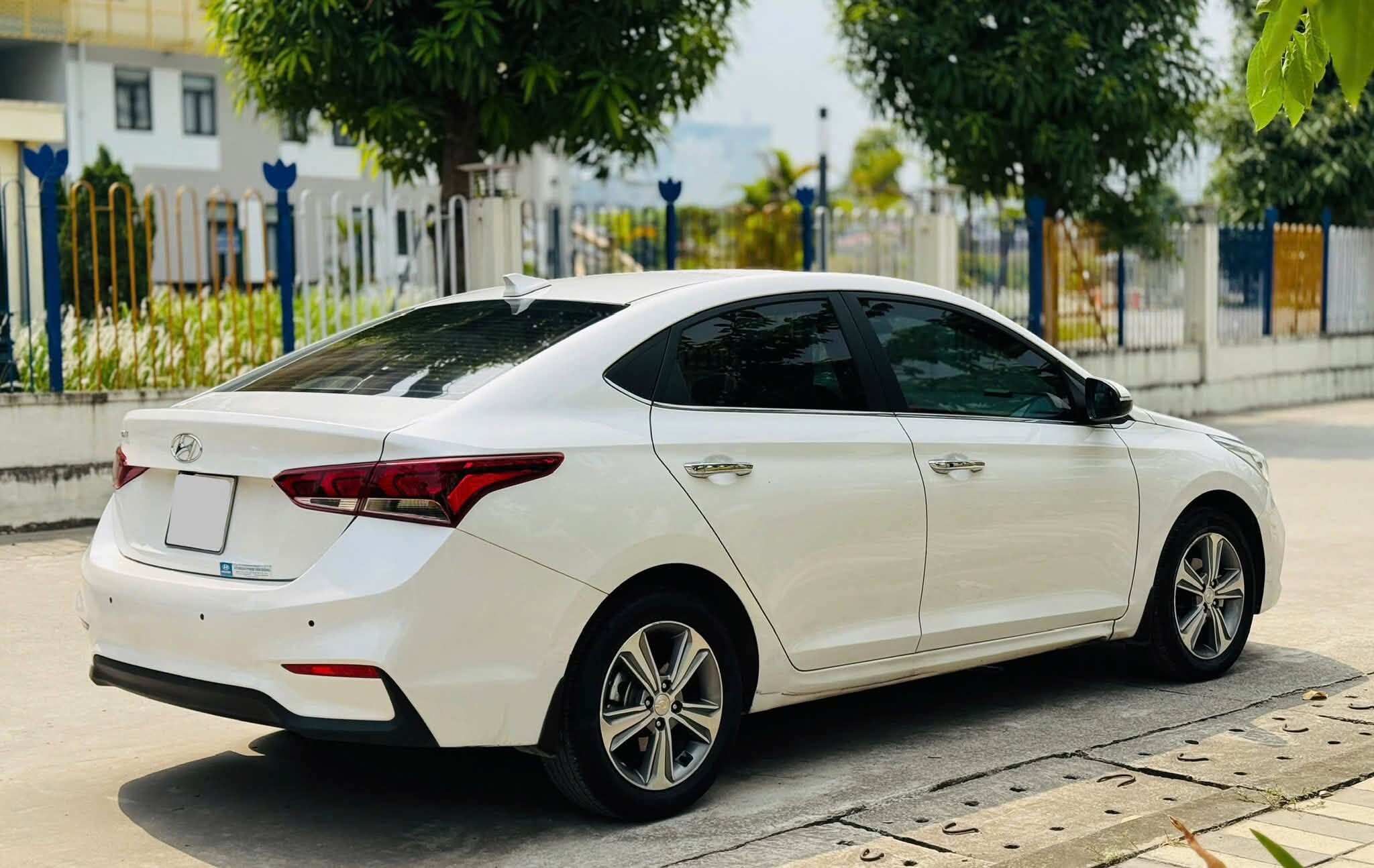 h-10-1792510166-876-width2048height1294 Hyundai Accent cũ là một lựa chọn mà người mua có thể cân nhắc.
