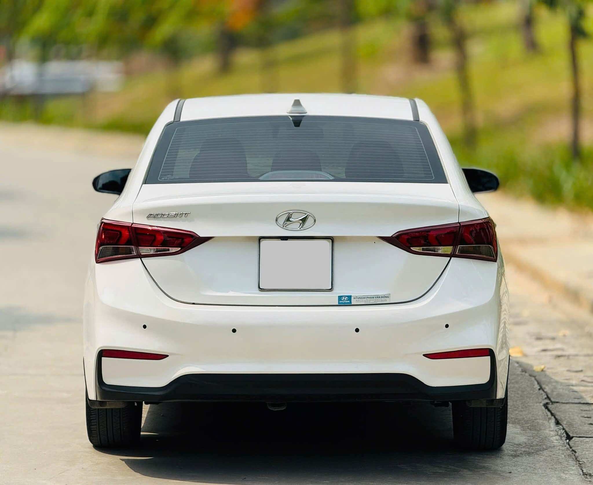 h-6-1792510174-139-width2048height1676 Nữ mới lấy bằng có nên chọn Hyundai Accent cũ để nâng cao tay lái? - 3