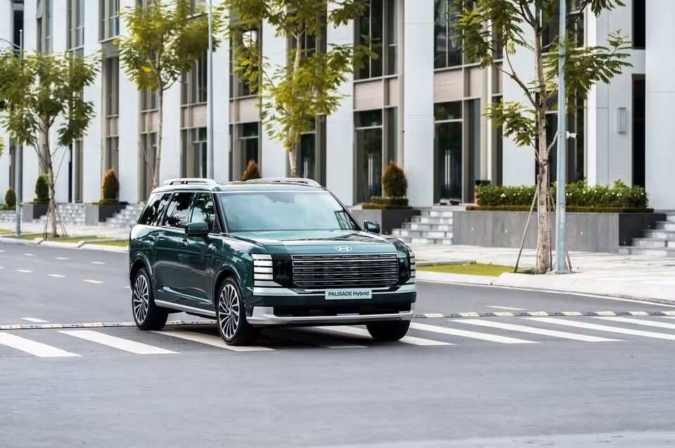 h-8-1792157089-688-width960height638 Hyundai Palisade Hybrid cạnh tranh với các mẫu SUV ba hàng ghế.