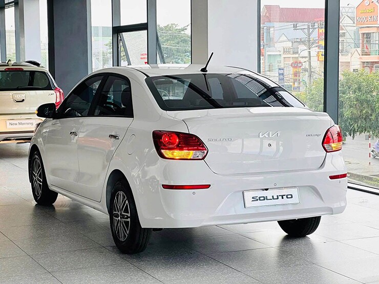 kia-soluto-sap-gia-con-299-trieu-dong-re-ngang-xe-dien-mini-3-1791380101-336-width740height555 Kia Soluto "sập giá" còn 299 triệu đồng, rẻ ngang xe điện mini - 3