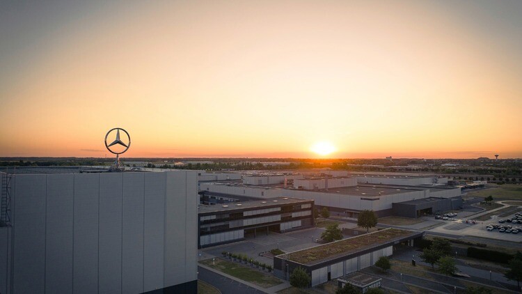 Mercedes-Benz vừa đưa ra cảnh báo về khả năng phải đóng cửa 2 cơ sở sản xuất tại quê nhà.