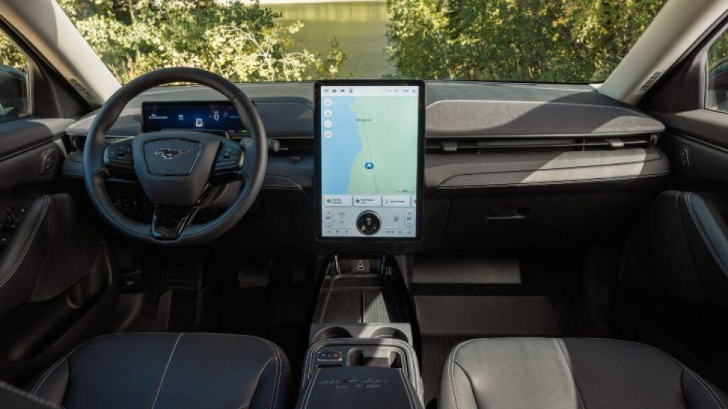 Ford còn nâng cấp mô-tơ điện phía trước.