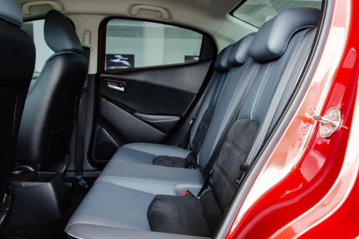Bộ ba sedan giá rẻ Toyota Vios, Mazda 2 và Honda City có lợi thế gì? - 7