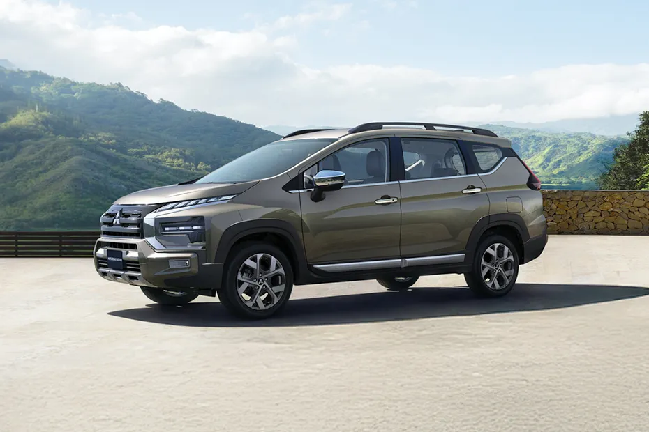 mitsubishi-xpander-cross-front-angle-low-view-950288-1793237759-81-width930height620 Mitsubishi Xpander Cross có thể là một lựa chọn thay thế.
