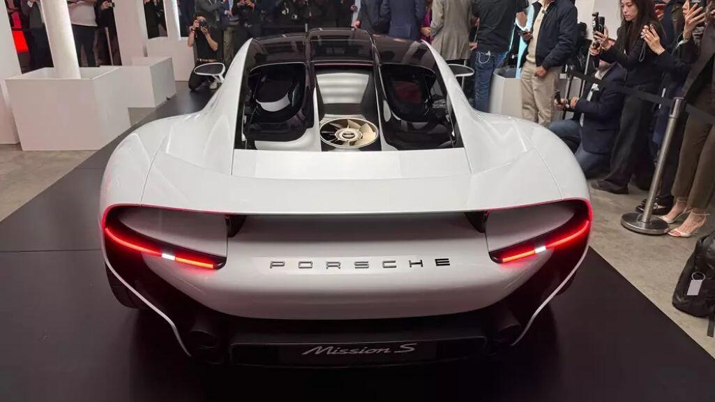 p-5-1792841133-680-width1025height576 Xe thể thao mới Porsche Mission S độc bản ra mắt toàn cầu - 3