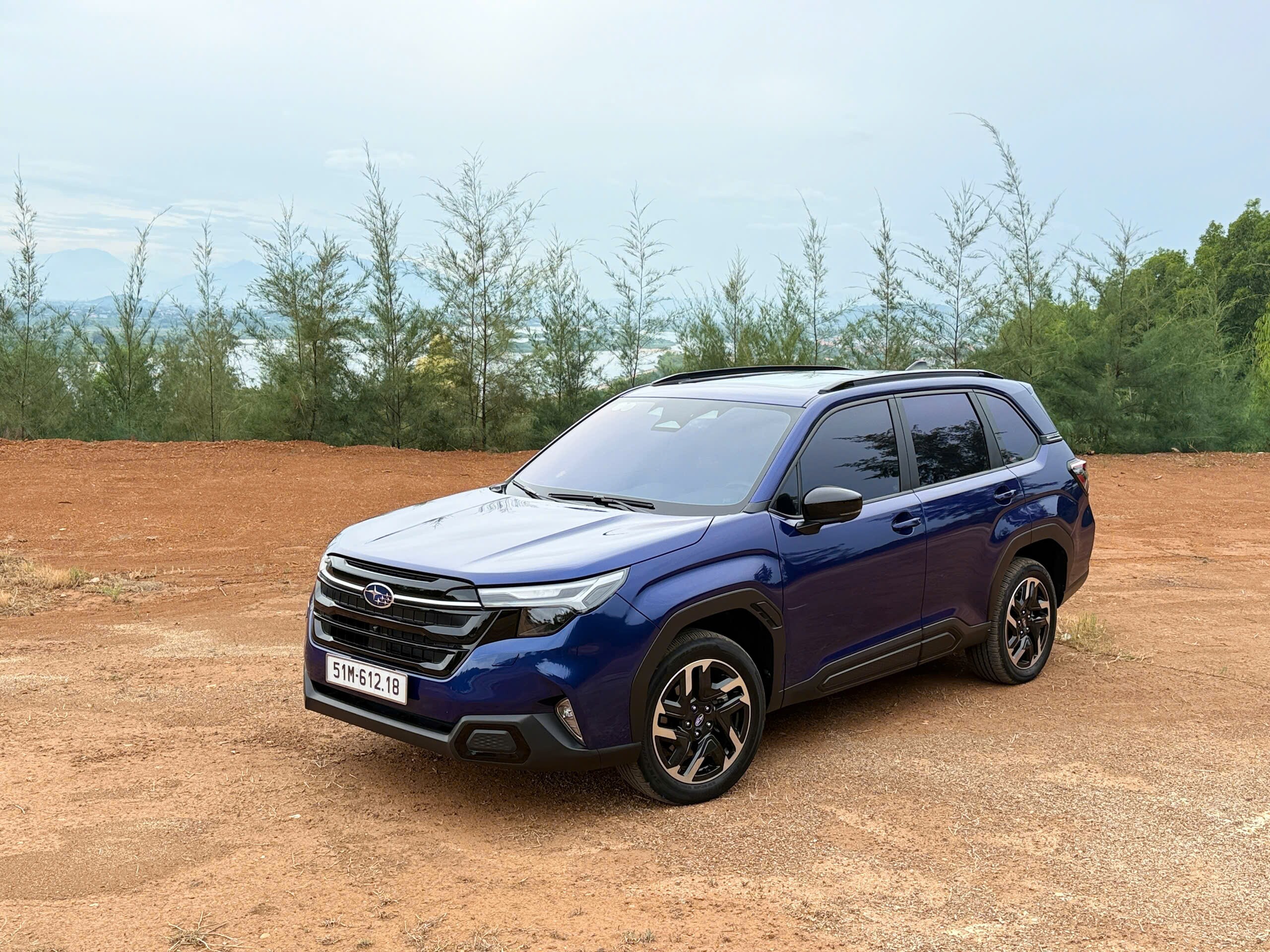 s-40-1790785078-376-width2560height1920 Forester không phải mẫu xe gây ấn tượng bằng những đường nét quá cầu kỳ.