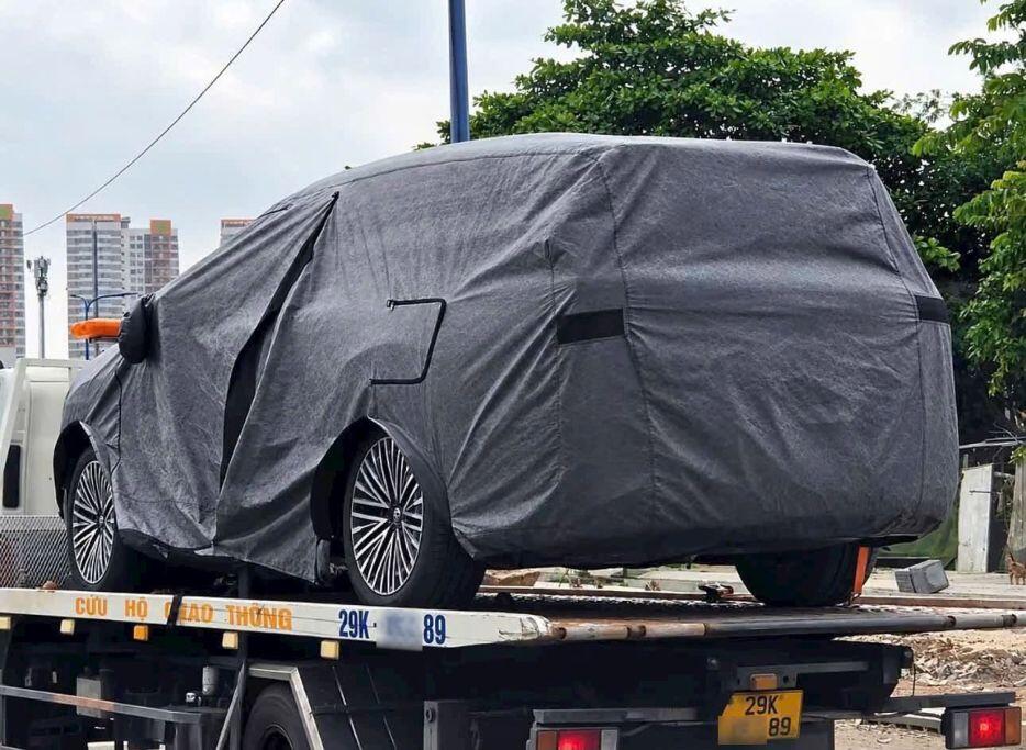 Mẫu xe được cho là Volkswagen ID. Era 9X đang được vận chuyển tại Việt Nam.