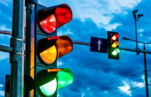 Thứ tự ưu tiên của hiệu lệnh giao thông bạn cần nhớ