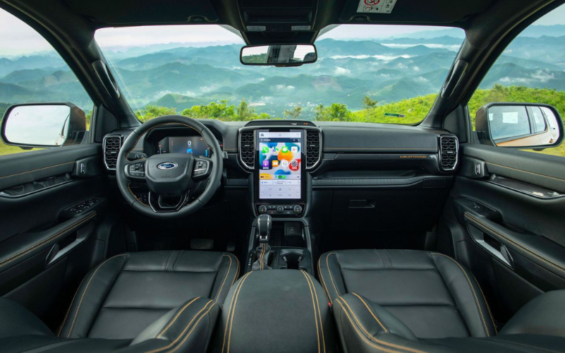 Không gian bên trong Ford Ranger 2024 gần như không còn "vương vấn" bất kỳ đường nét thiết kế nào từ "người tiền nhiệm"