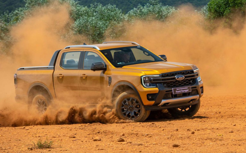 Ford Ranger 2024 có thể cảnh báo những va chạm có thể xảy ra với các phương tiện