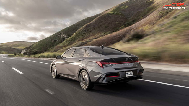 Đánh giá ngoại thất xe Hyundai Elantra