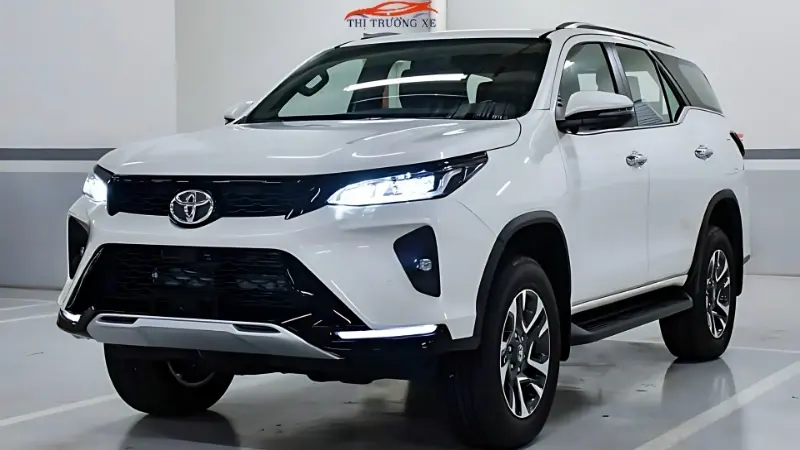 Giá lăn bánh Toyota Fortuner 2024