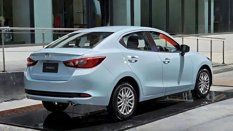 Phần đuôi Mazda 2