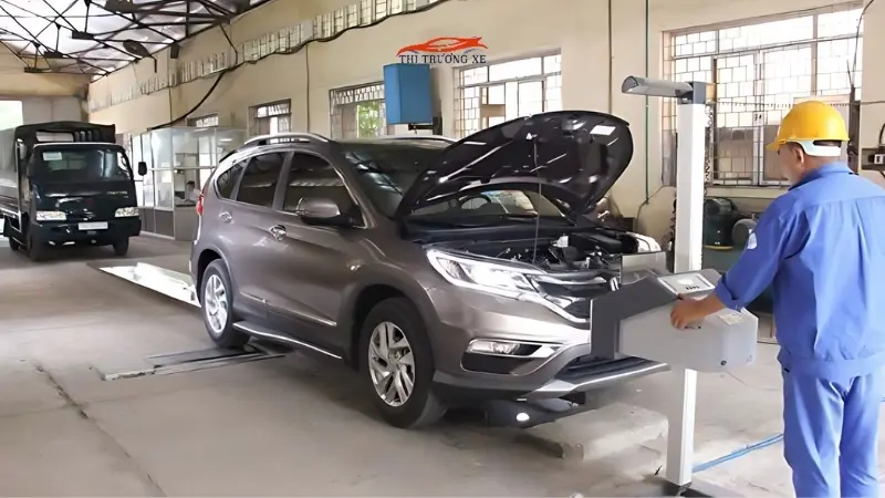 Kiểm tra phần trên của phương tiện