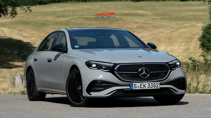 Mercedes C-class - mẫu xe đại diện cho phân khúc ô tô hạng E