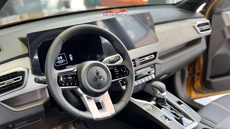 Khoang lái và bảng taplo Mitsubishi XForce