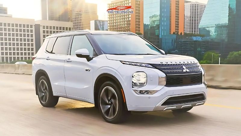 Động cơ và khả năng vận hành Mitsubishi Outlander 2025