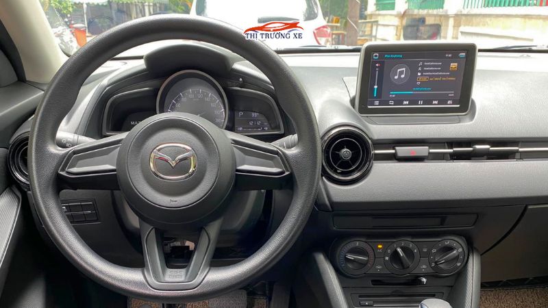 Mazda 2 2025: màn hình giải trí