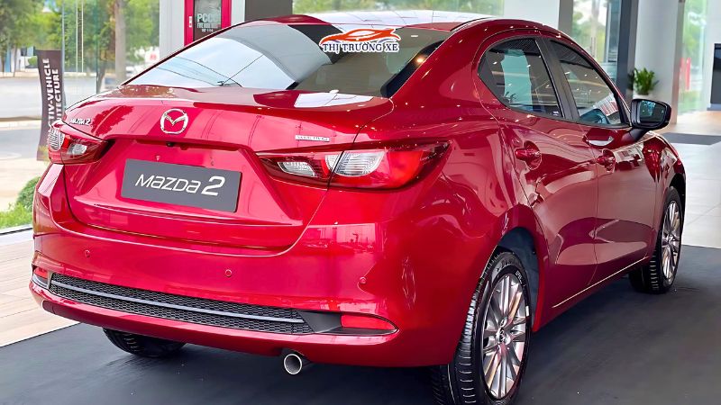 Đuôi xe Mazda 2 2025