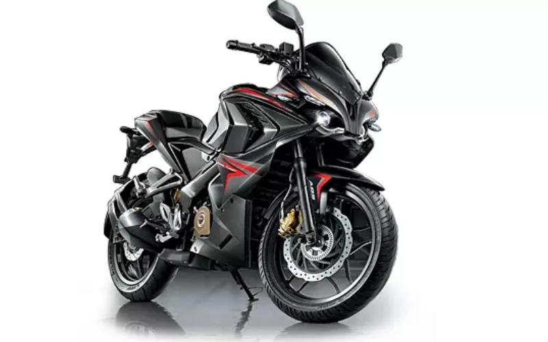 Bajaj Pulsar RS200 Demon Black 2025 sở hữu thiết kế gợi liên tưởng đến Yamaha R1 và R6 đời cũ.