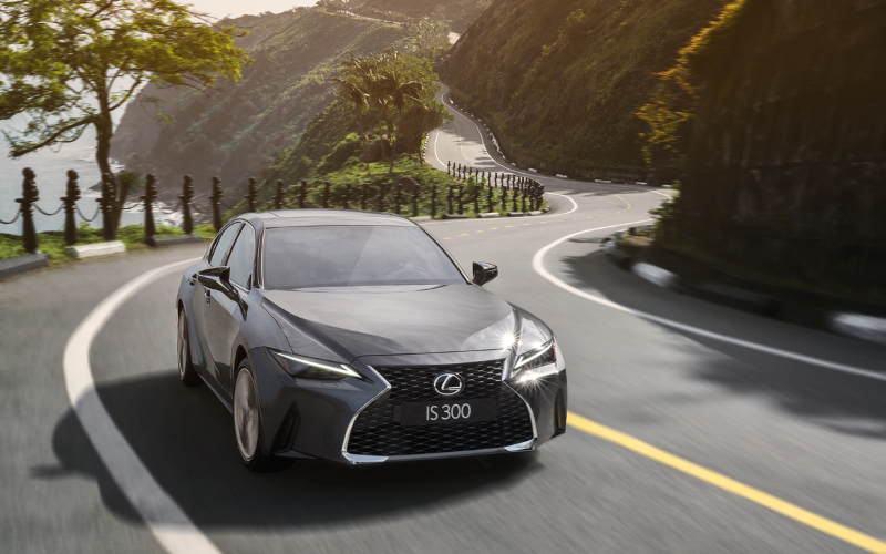 Lexus IS là mẫu Sedan 5 chỗ sang trọng nằm trong dải sản phẩm của Lexus đang mở bán tại Việt Nam