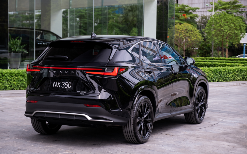 Là một mẫu Crossover nên Lexus NX mang vẻ ngoài vô cùng hầm hố