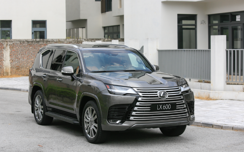 Giá xe Lexus LX đang bán tại Việt Nam dao động từ 8,500 - 9,610 tỷ đồng