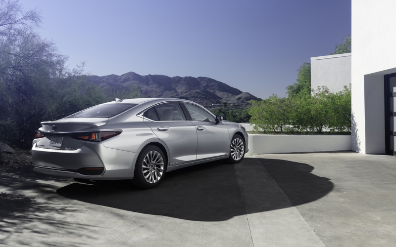 Tổng thể ngoại thất xe Lexus ES được thiết kế rất ấn tượng