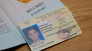 Mang giấy tờ tùy thân khi đi phượt dịp Tết