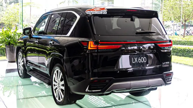 Đuôi xe Lexus LX
