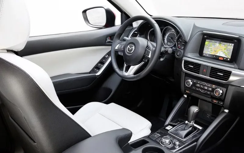 Nội thất của CX-5 2015 được thiết kế tinh tế và sang trọng